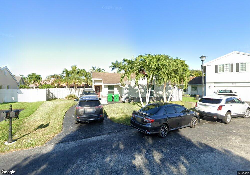911 Seabrook Ave, Davie, FL 33325 - photo 1