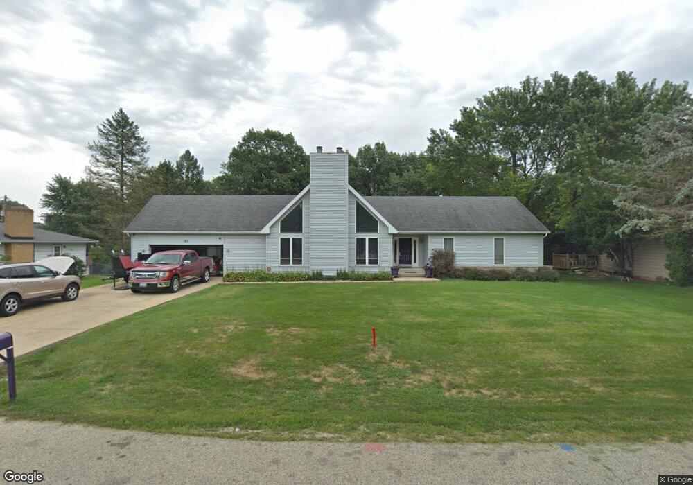 93 Castlewood Dr, Carpentersville, IL 60110 - photo 1