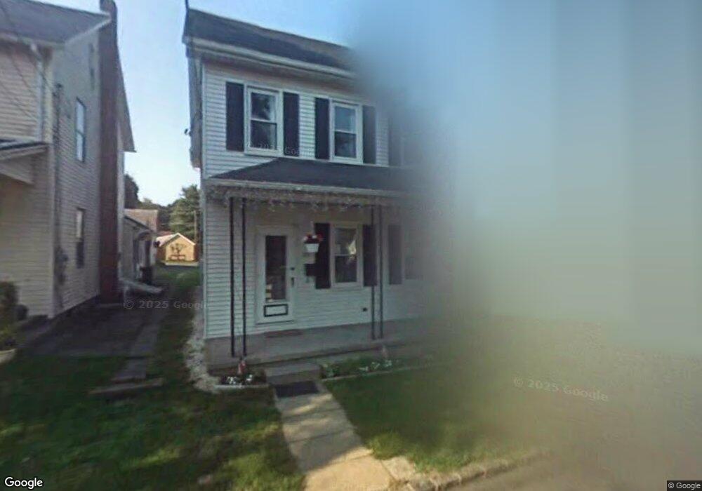 33 E 3rd St, Wind Gap, PA 18091 - photo 1