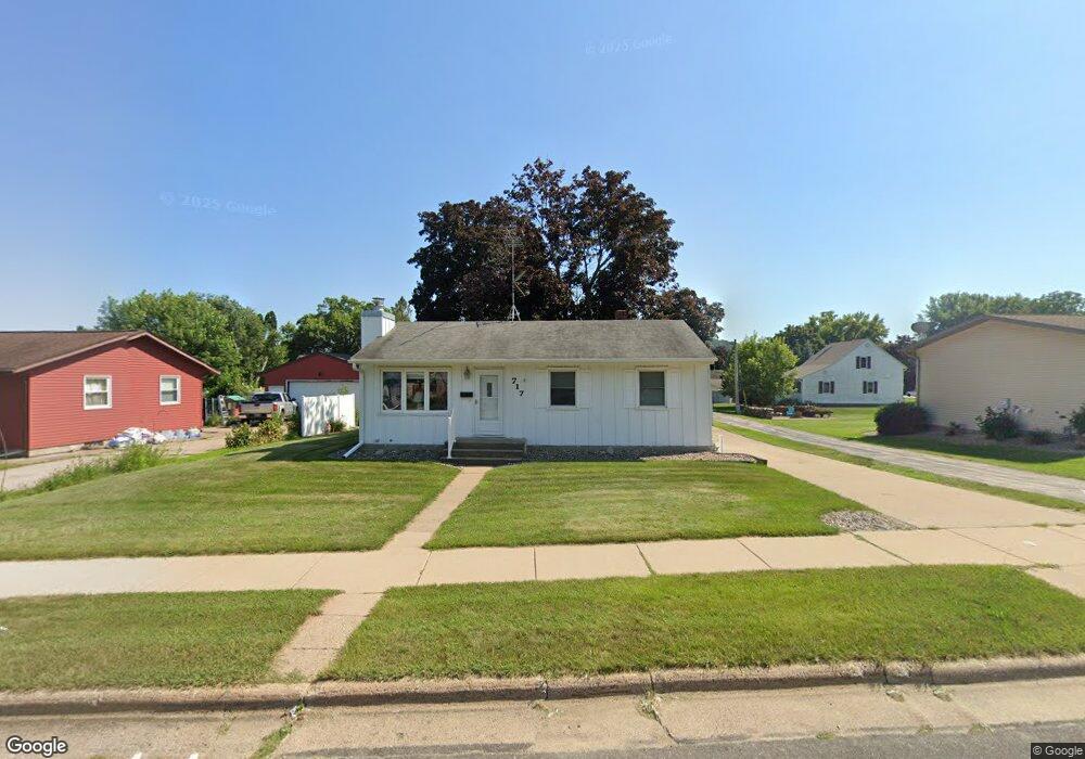 717 S 7th St, La Crescent, MN 55947 - photo 1