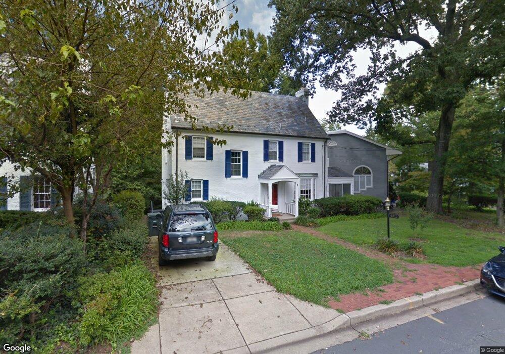 4211 Oakridge Ln, Chevy Chase, MD 20815 - photo 1