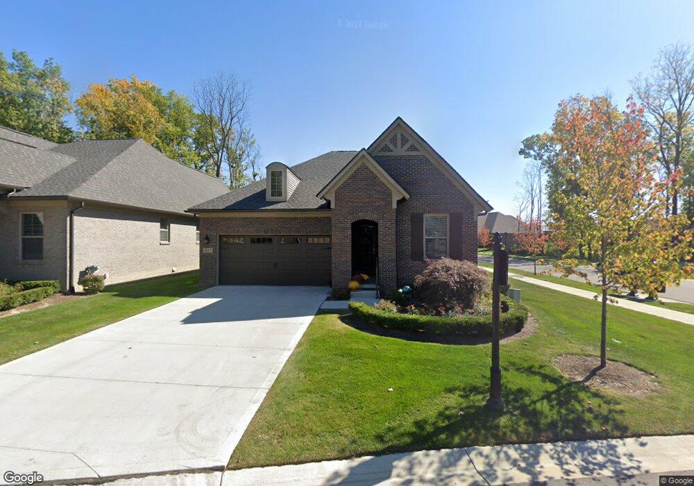 5817 Iris Ct, Oakland Charter Township, MI 48306 - photo 1