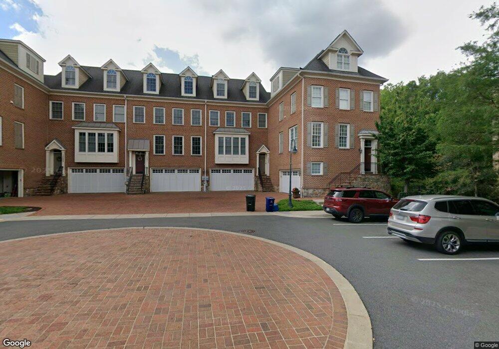 10693 Yorktown Ct, Fairfax, VA 22030 - photo 1