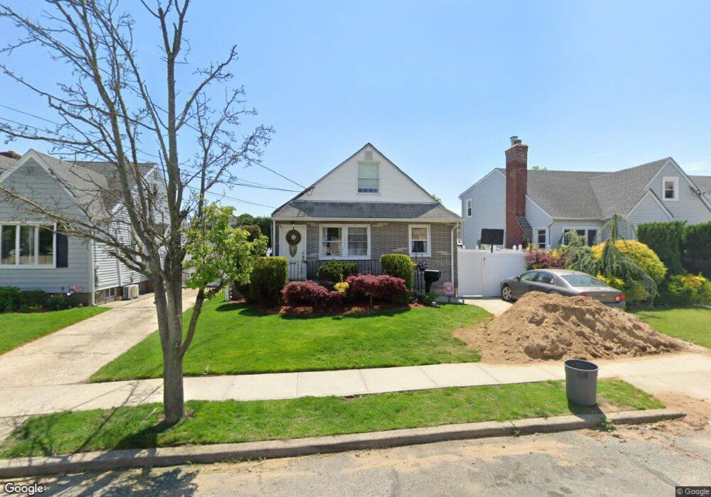 1069 Phoebe St, Franklin Square, NY 11010 - photo 1