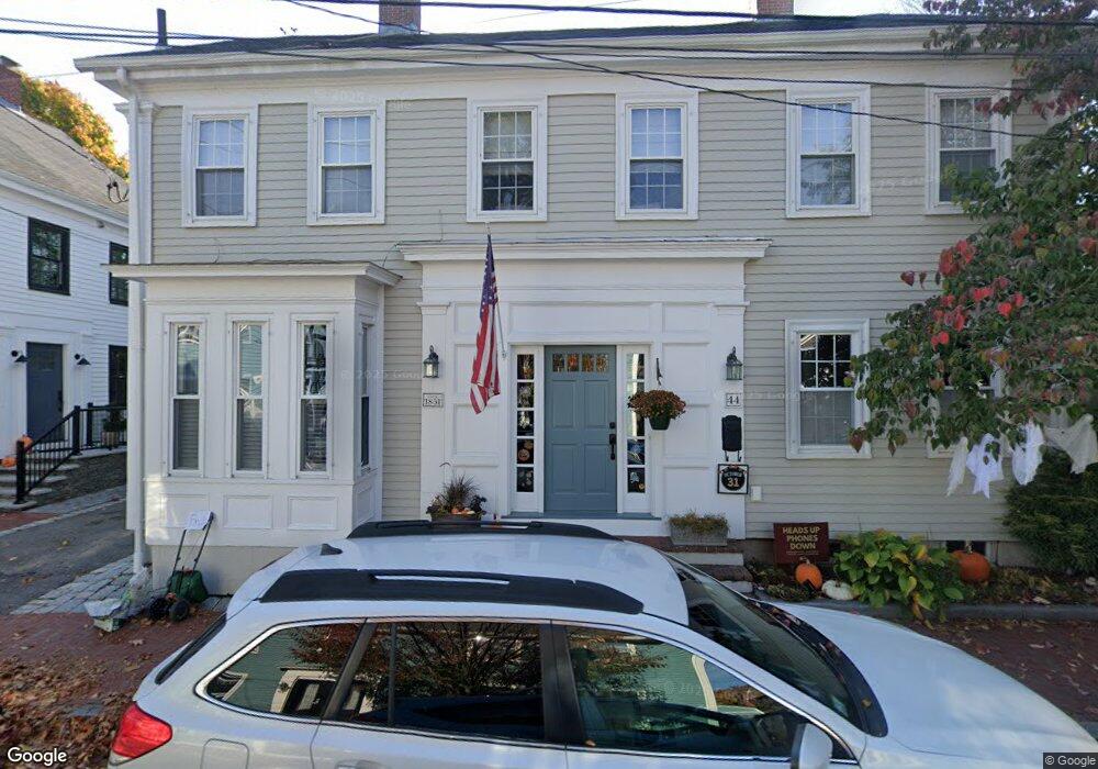 44 Temple St unit 1, Newburyport, MA 01950 - photo 1