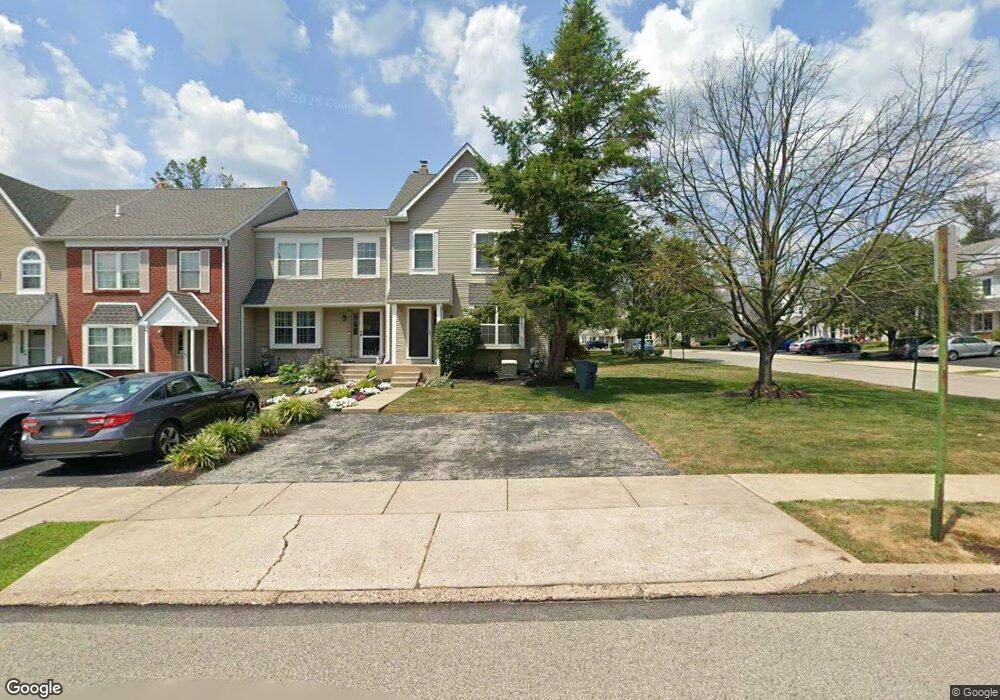 819 Treetop Ln, Norristown, PA 19403 - photo 1