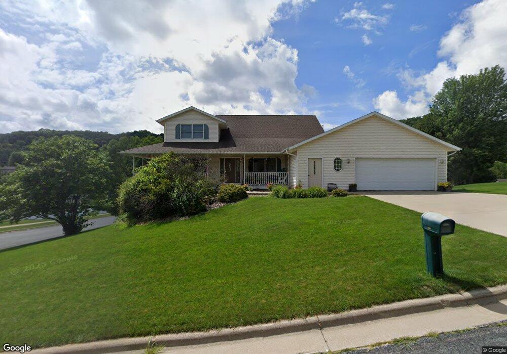 501 Regent Dr, La Crescent, MN 55947 - photo 1