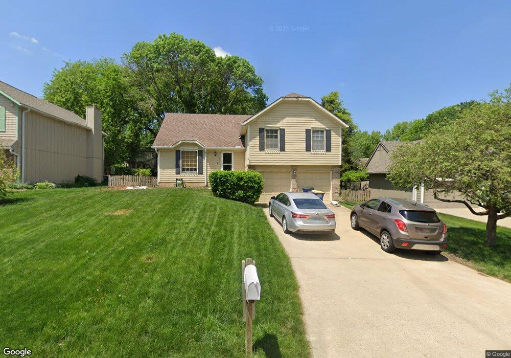 10562 Bradshaw St, Lenexa, KS 66215 - photo 1