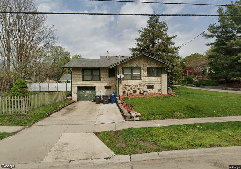 642 32nd St, Des Moines, IA 50312 - photo 1