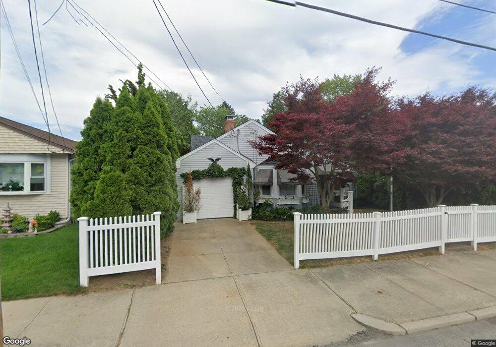 30 Edgemere Rd, Pawtucket, RI 02861 - photo 1