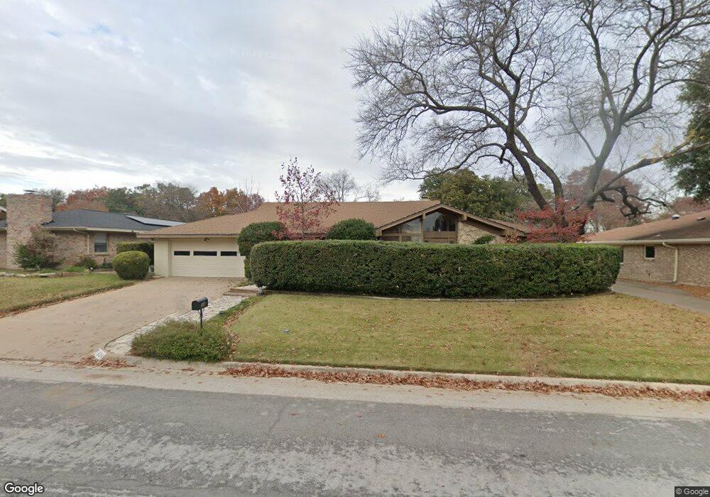 324 W Pleasantview Dr, Hurst, TX 76054 - photo 1