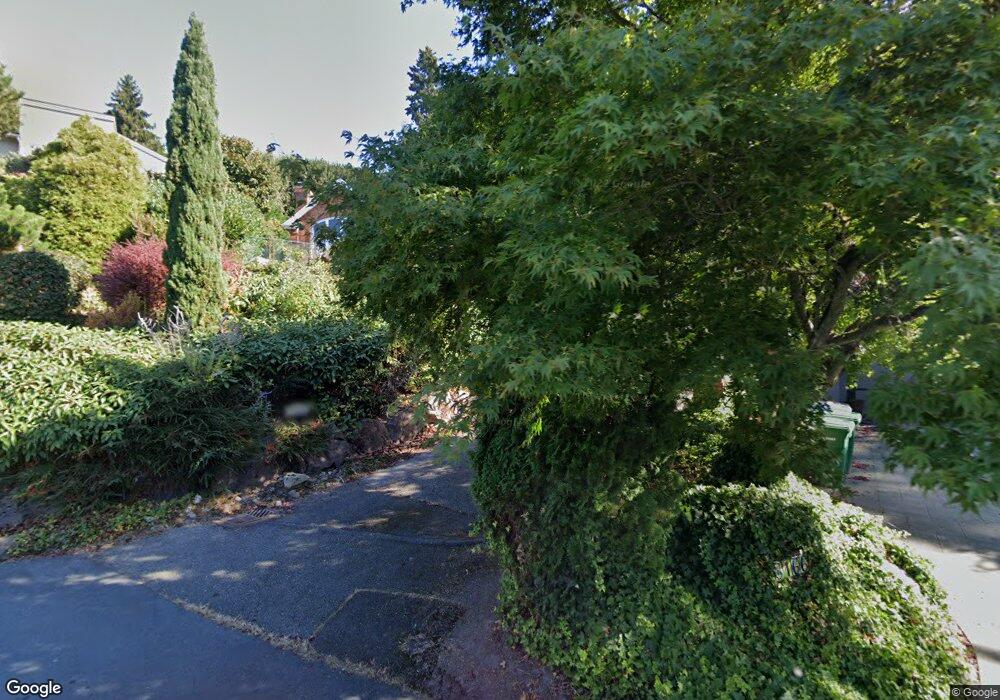 8162 W Mercer Way, Mercer Island, WA 98040 - photo 1