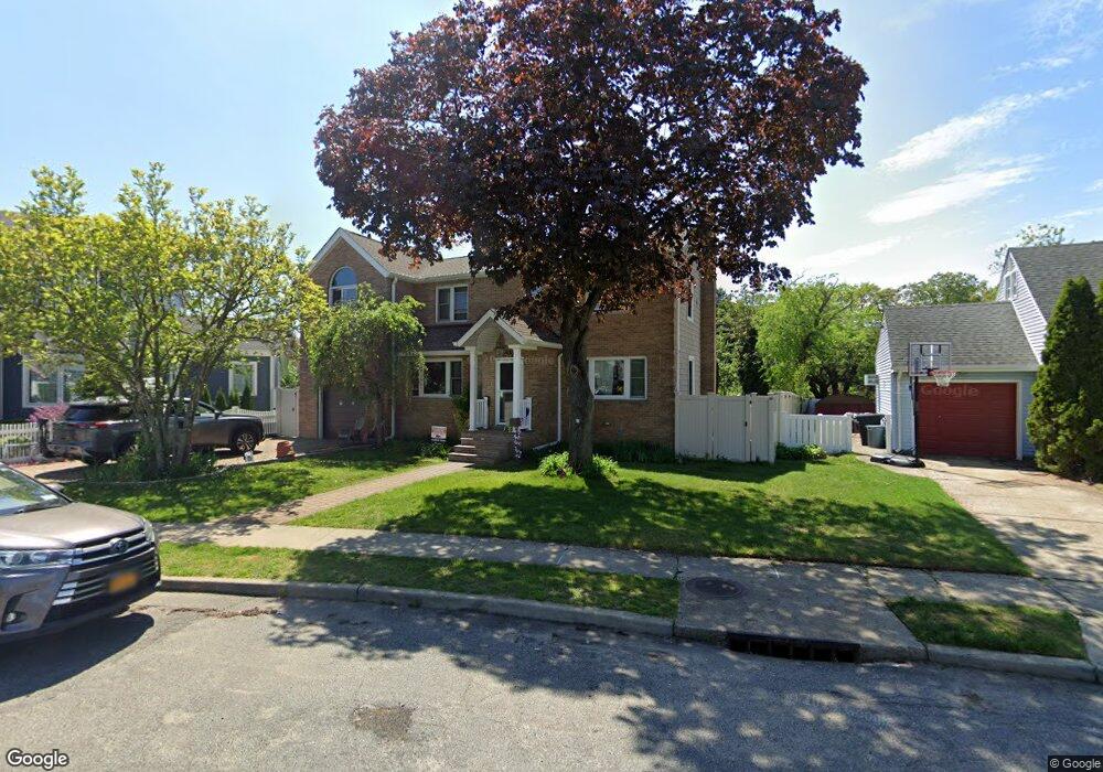 837 Garden Dr, Franklin Square, NY 11010 - photo 1