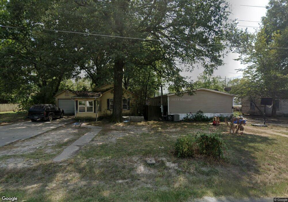 427 W 3rd St, Stuttgart, AR 72160 - photo 1