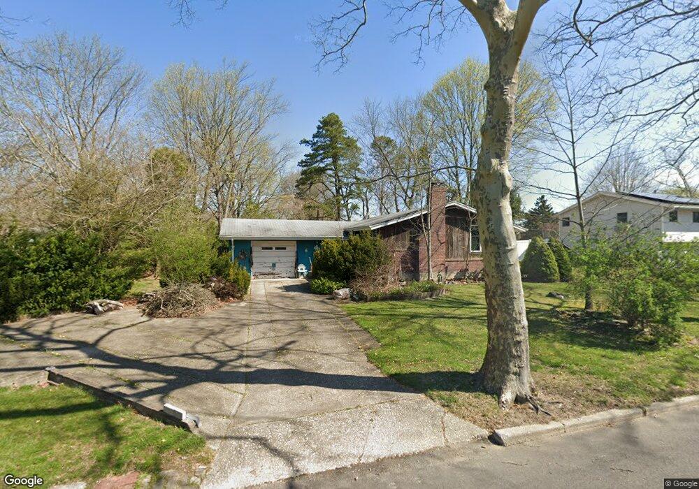 4 Pine Hill Ln, Dix Hills, NY 11746 - photo 1