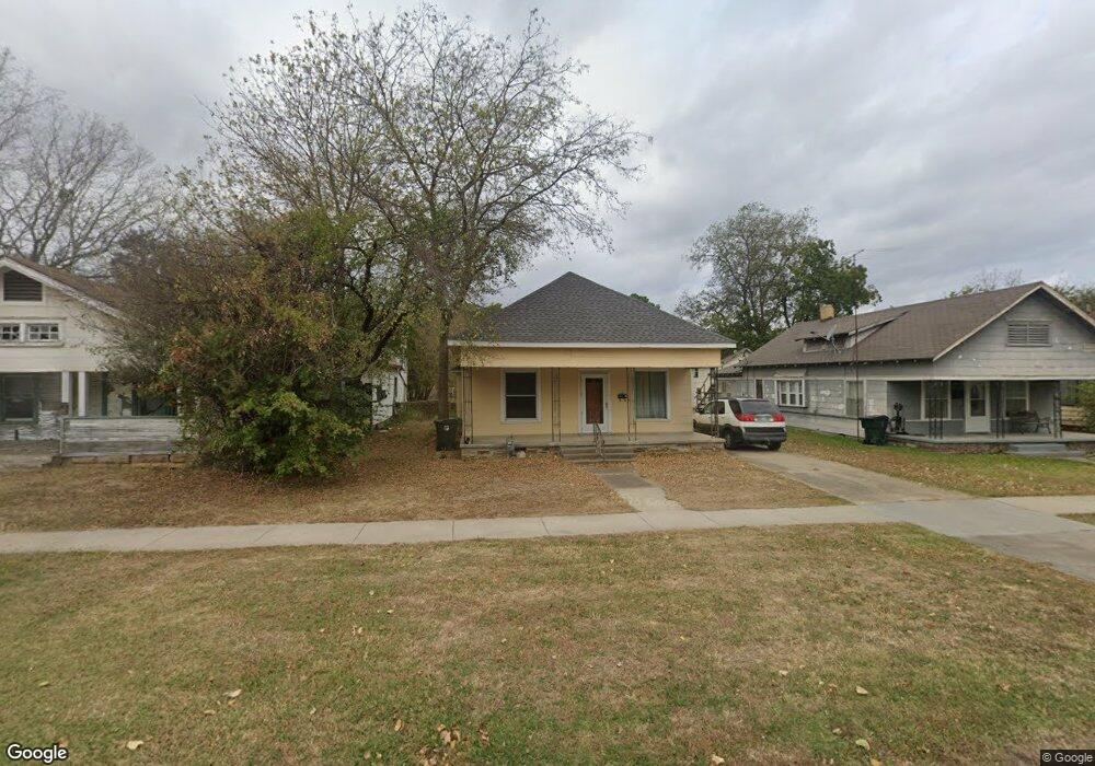 806 N Okmulgee Ave, Okmulgee, OK 74447 - photo 1