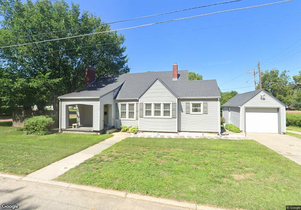 922 Willow St, Concordia, KS 66901 - photo 1