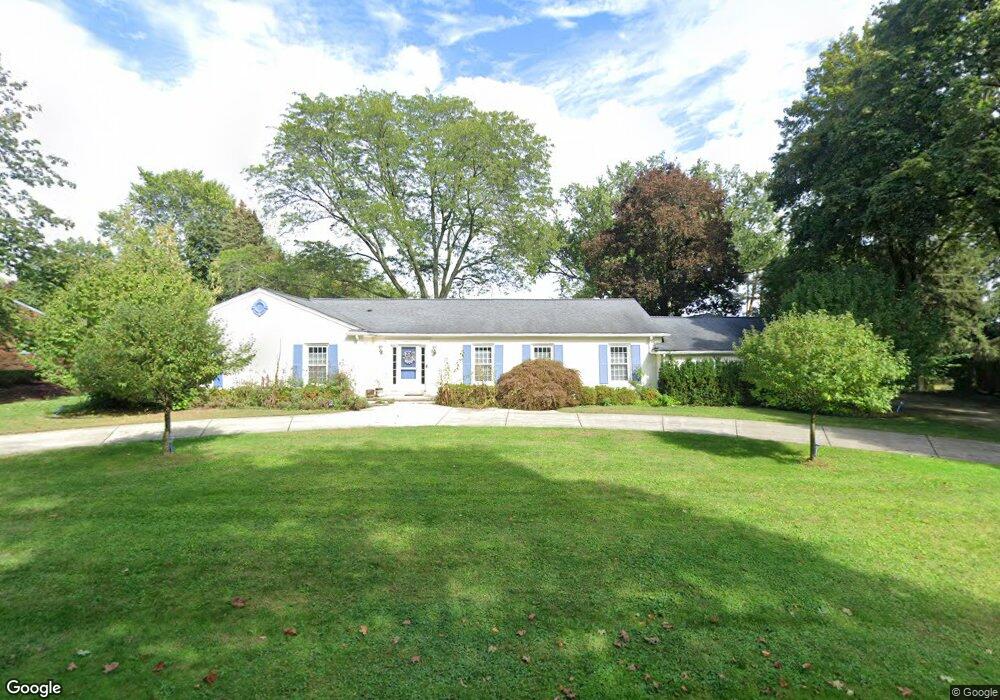 5935 Crabtree Rd, Bloomfield Hills, MI 48301 - photo 1