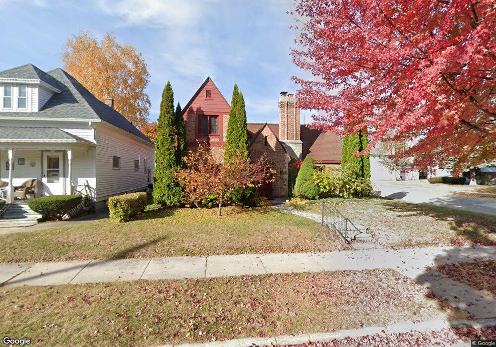 938 N 13th St, Manitowoc, WI 54220 - photo 1