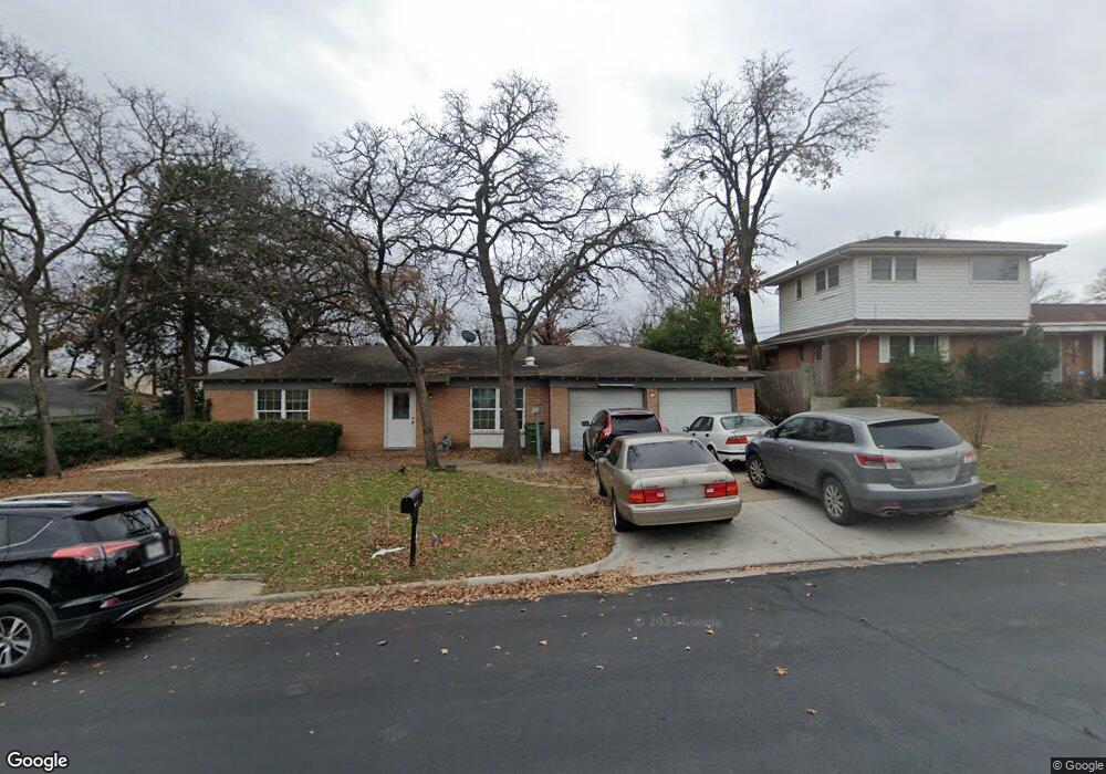 621 Woodcrest Dr, Hurst, TX 76053 - photo 1