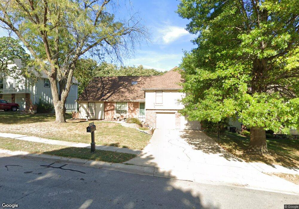 6825 Oakview St, Shawnee, KS 66216 - photo 1