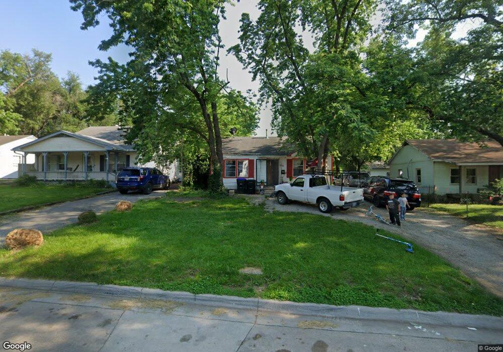 739 SE Pinecrest Dr, Topeka, KS 66605 - photo 1