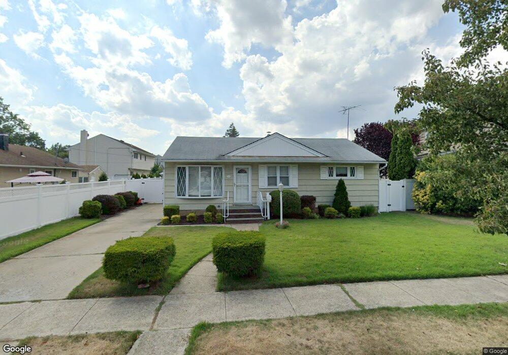 650 Smith St, Franklin Square, NY 11010 - photo 1