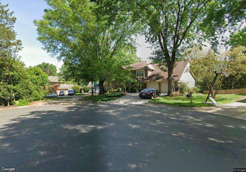 3913 Laro Ct, Fairfax, VA 22031 - photo 1