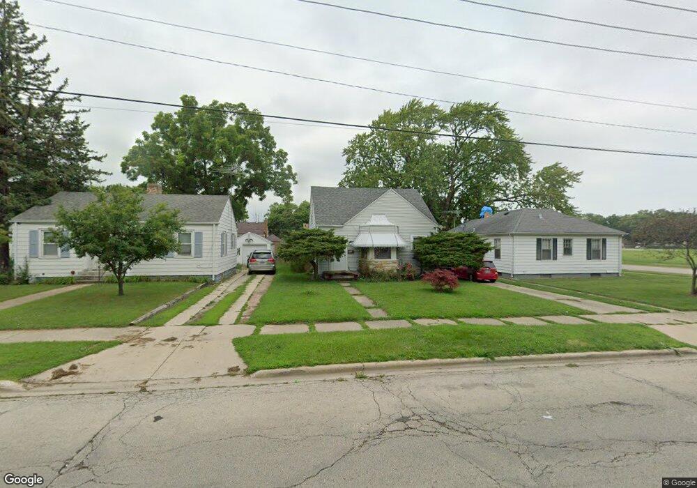 906 W Ridgeland Ave, Waukegan, IL 60085 - photo 1