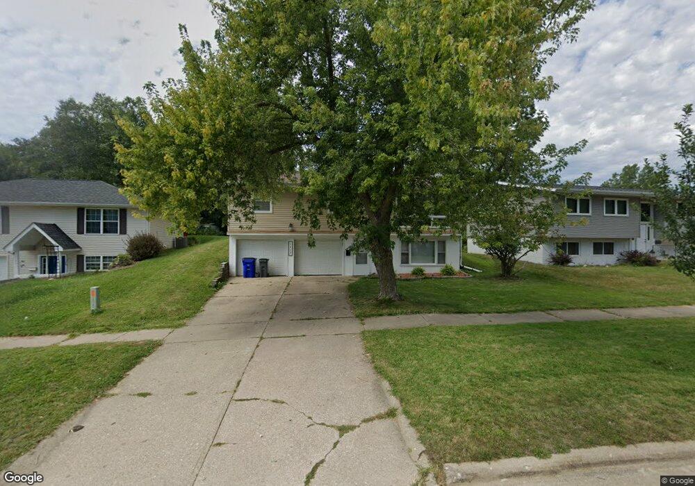 1415 34th St SE, Cedar Rapids, IA 52403 - photo 1