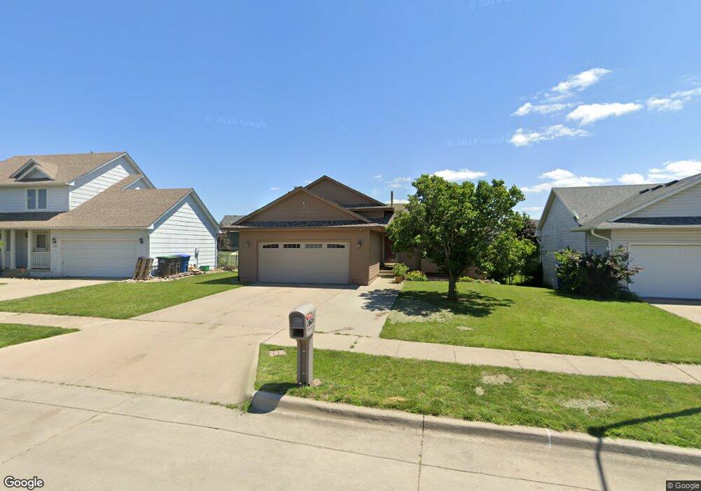 2805 Shadow Creek Ln, Des Moines, IA 50320 - photo 1