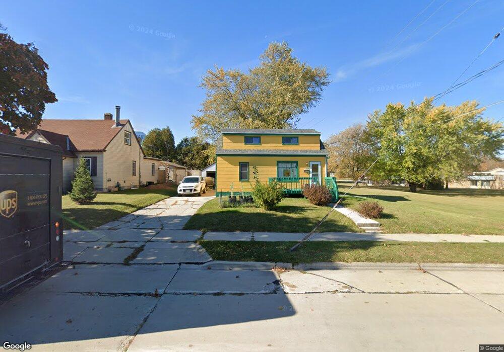 1424 N 6th St, Manitowoc, WI 54220 - photo 1