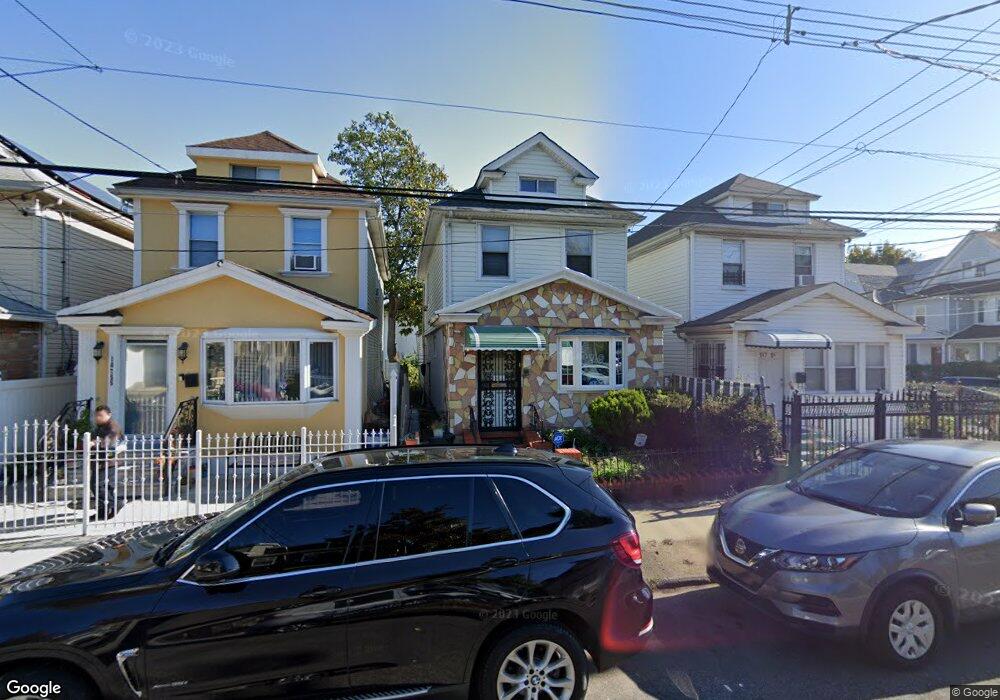 10757 164th St, Jamaica, NY 11433 - photo 1