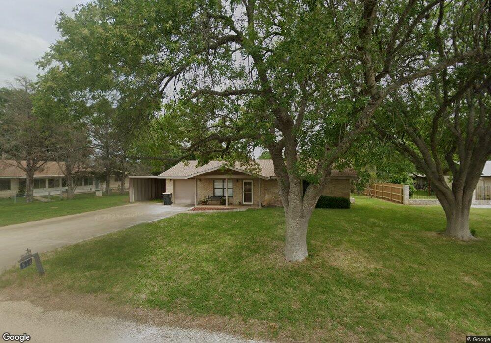516 Bob Moritz Dr, Fredericksburg, TX 78624 - photo 1