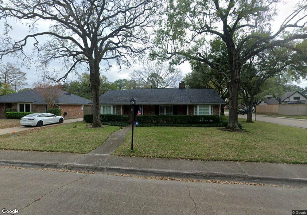 10051 Meadow Lake Ln, Houston, TX 77042 - photo 1