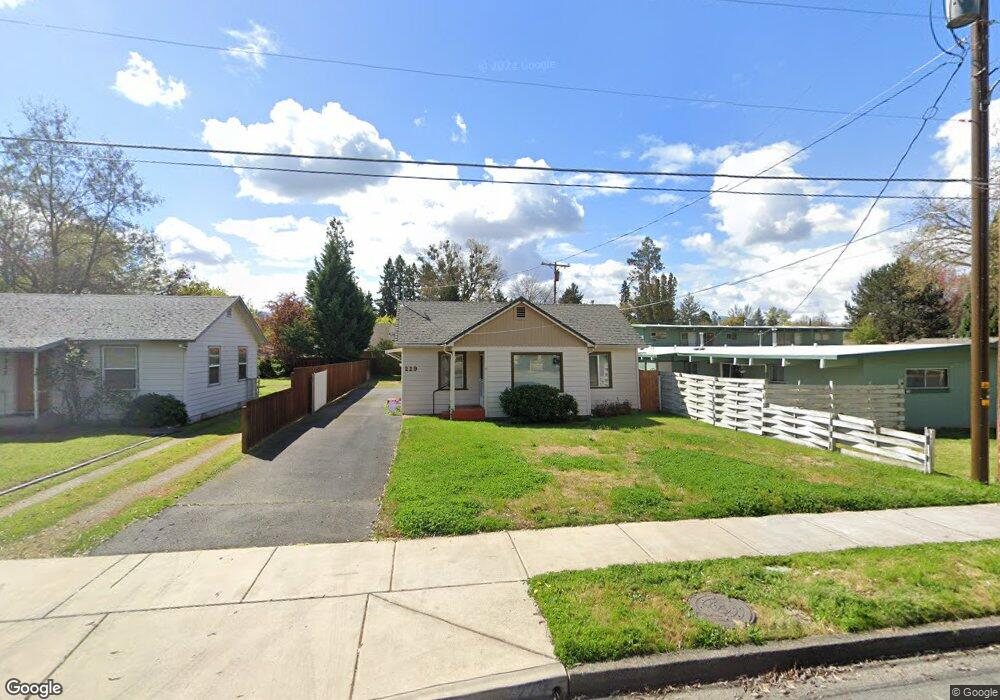 229 SW Rogue River Ave, Grants Pass, OR 97526 - photo 1