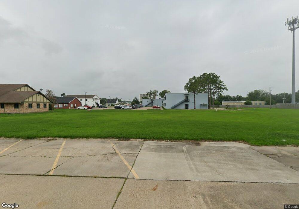 2131 Oak Park Blvd, Lake Charles, LA 70601 - photo 1