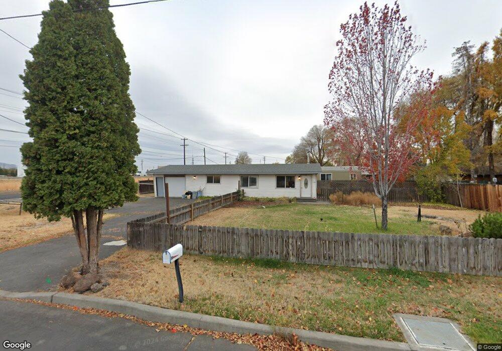 116 NW Cedar Ave, Redmond, OR 97756 - photo 1