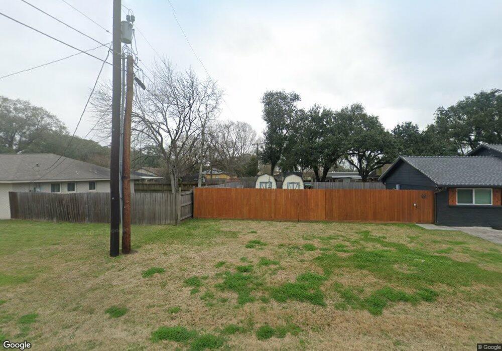 901 Terrace Dr, Alvin, TX 77511 - photo 1