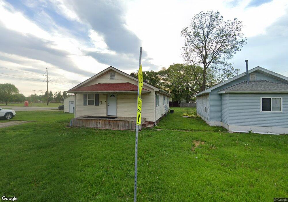 216 N 10th St, Mattoon, IL 61938 - photo 1