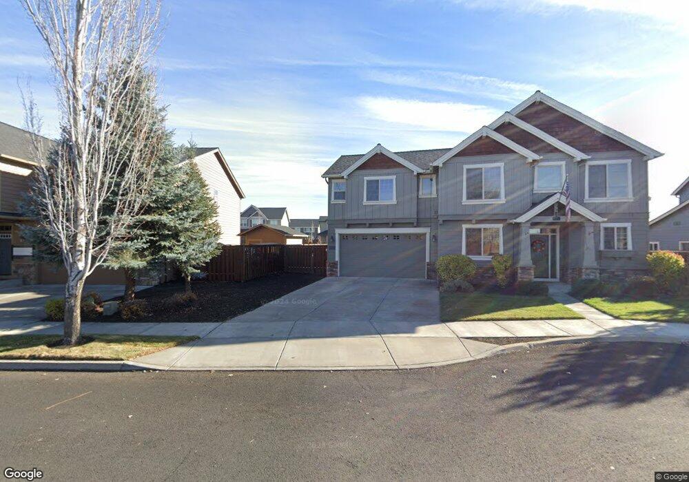 762 NW 28th Loop, Redmond, OR 97756 - photo 1