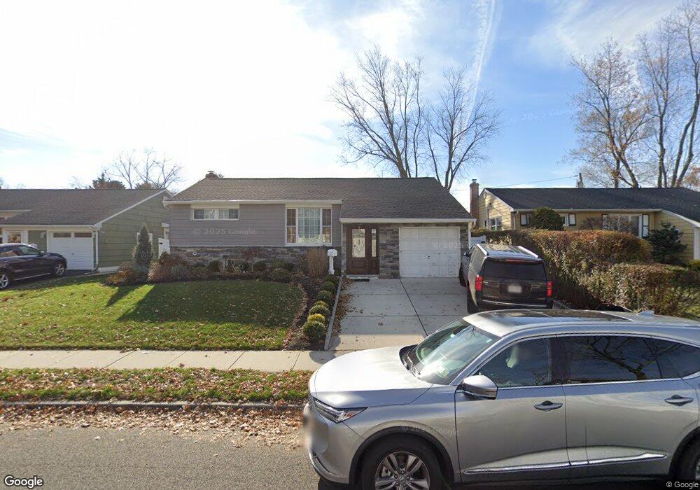 5 Cloverfield Rd N, Valley Stream, NY 11581 - photo 1