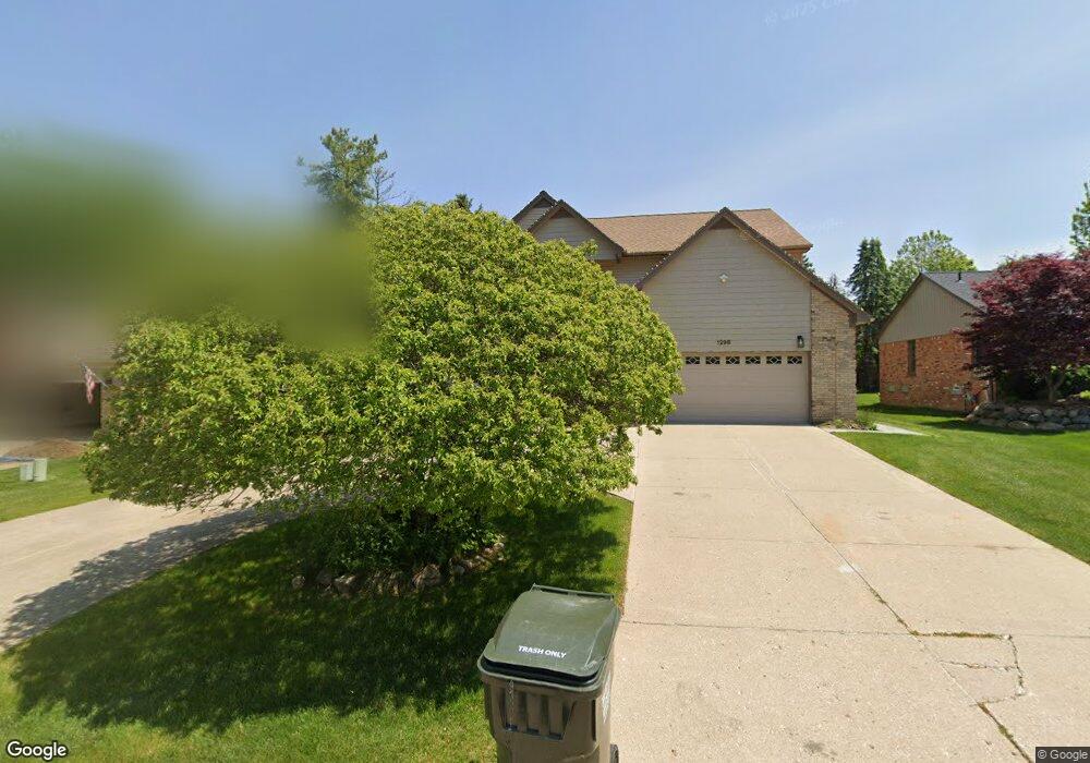1298 Kingspath Dr, Rochester Hills, MI 48306 - photo 1