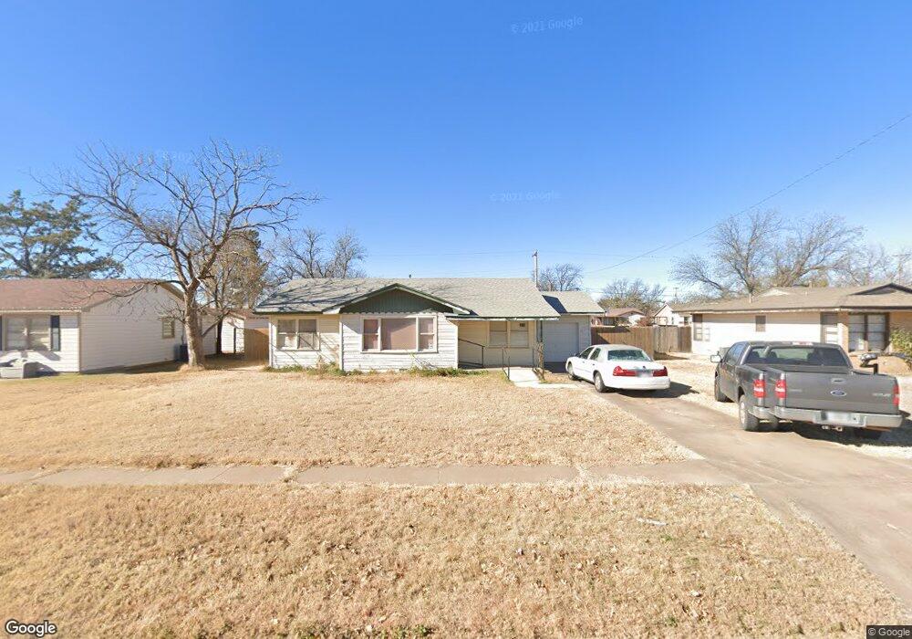 213 Juanita St, Plainview, TX 79072 - photo 1