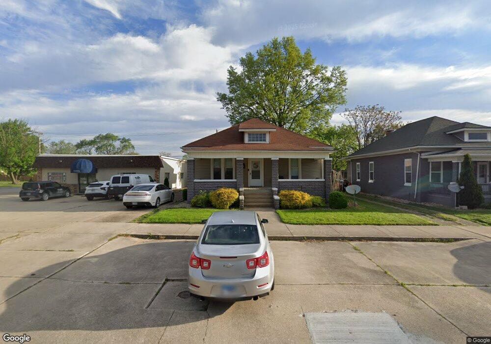 816 Broadway Ave, Mattoon, IL 61938 - photo 1