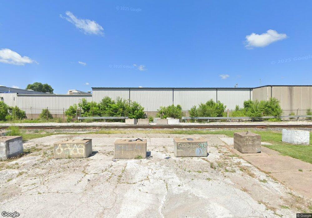 1832 W 2nd St, Davenport, IA 52802 - photo 1