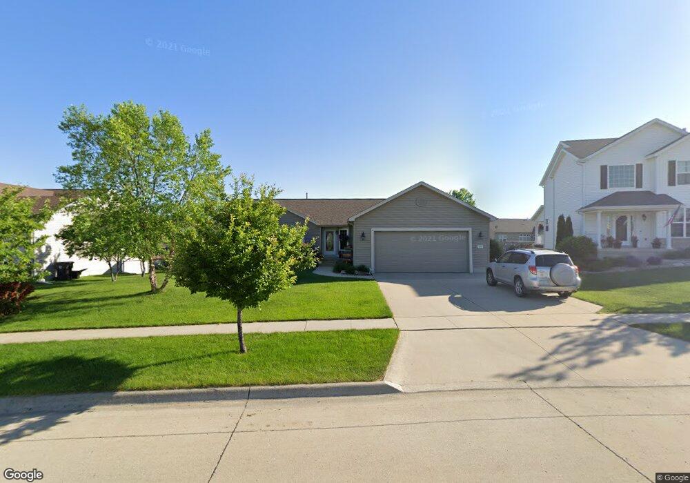 1611 Quail Run Ln, Cedar Falls, IA 50613 - photo 1