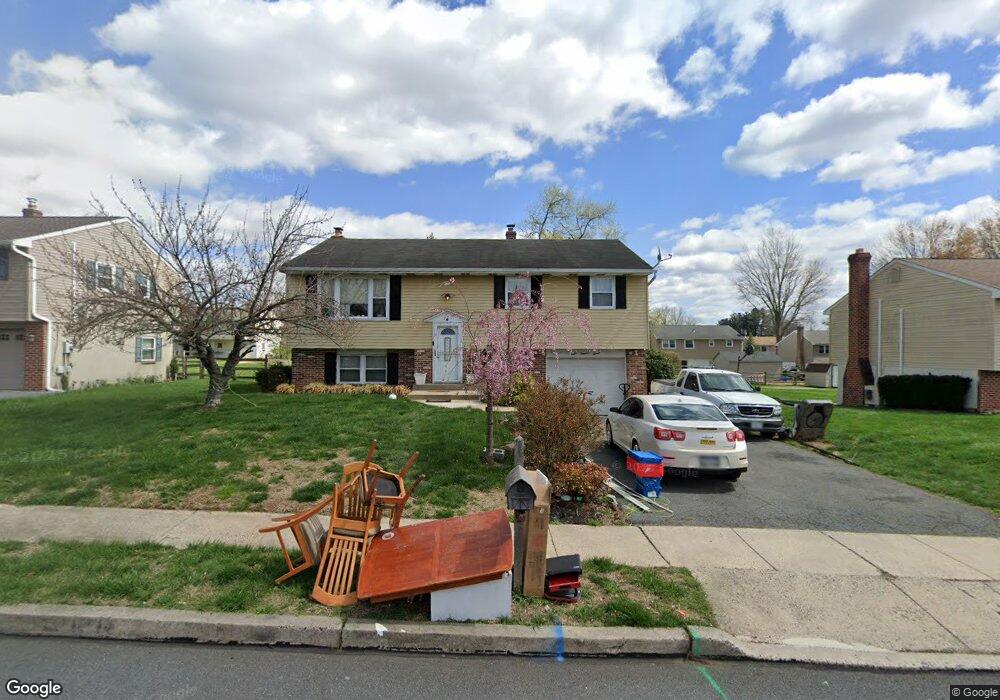 815 Lilac Ln, Reading, PA 19606 - photo 1