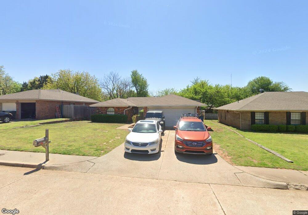 908 Royal Way, Edmond, OK 73034 - photo 1