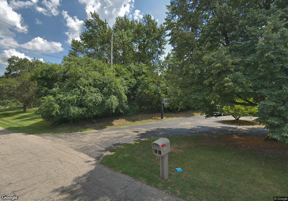 1215 Cedarholm Ln, Bloomfield Hills, MI 48302 - photo 1